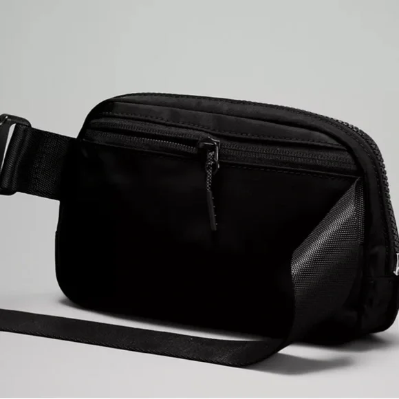 NWT Lululemon Everywhere Belt Bag black - Picture 7 of 9
